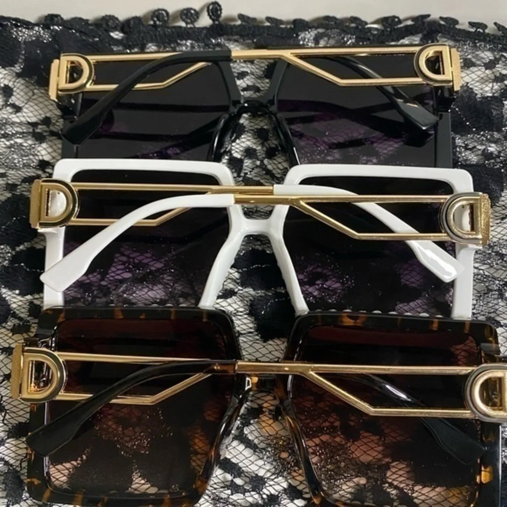 🌺Oversized Jewel lined sunglasses